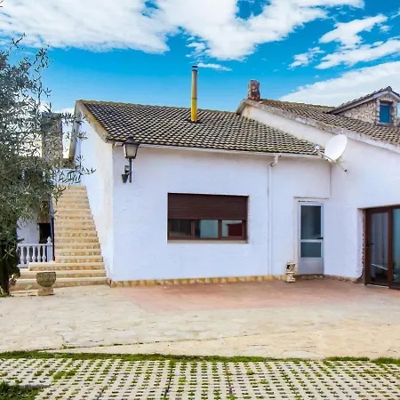 וילה Belvilla By Oyo La Casa De Valen Villamuriel De Cerrato